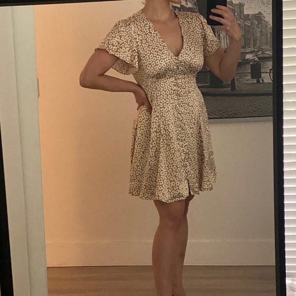 Floral gold , v-neckline, Short flutter sleeves, satin dress - Picture 2 of 6